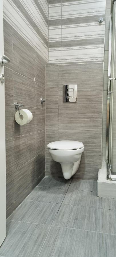 נובי סאד Grove II Apartment = Strict City Centre מראה חיצוני תמונה