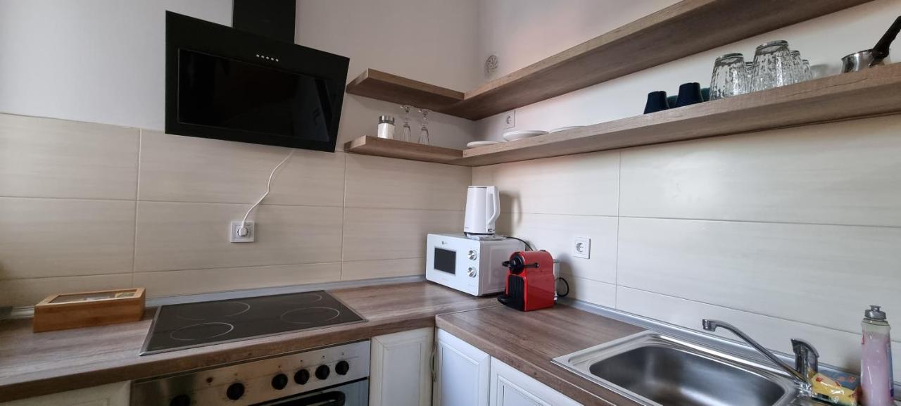 נובי סאד Grove II Apartment = Strict City Centre מראה חיצוני תמונה