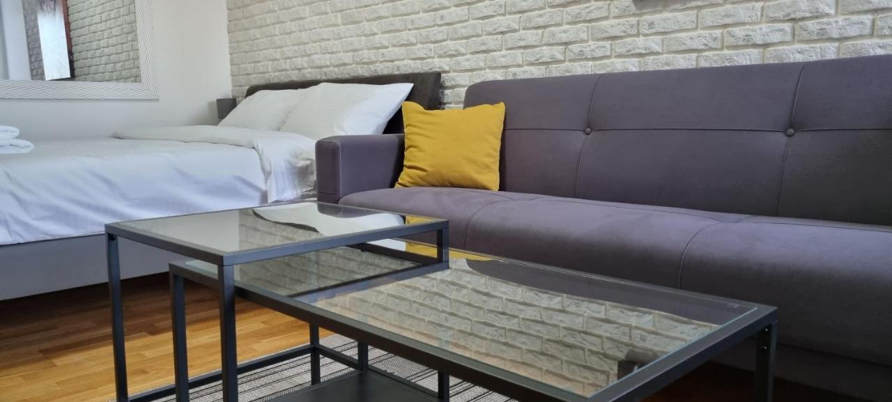 נובי סאד Grove II Apartment = Strict City Centre מראה חיצוני תמונה
