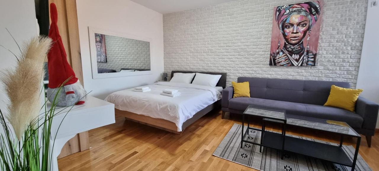 נובי סאד Grove II Apartment = Strict City Centre מראה חיצוני תמונה