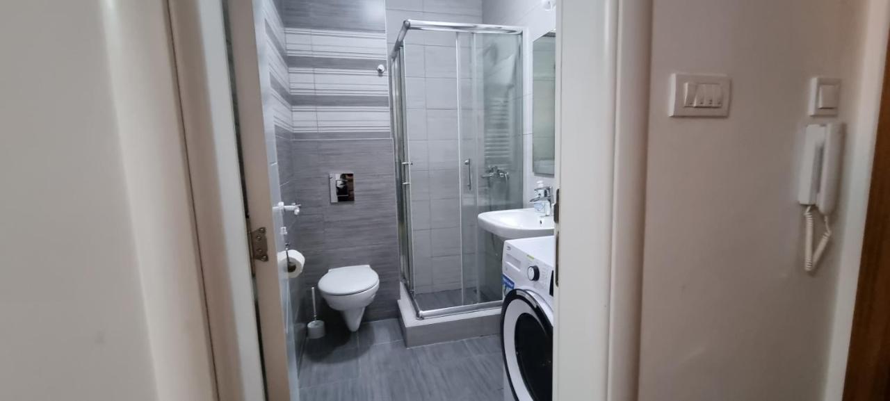 נובי סאד Grove II Apartment = Strict City Centre מראה חיצוני תמונה